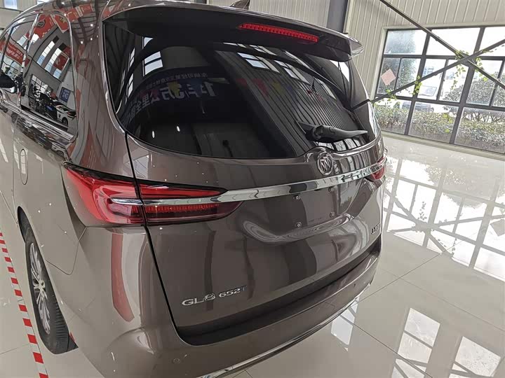 Фото 6 - Buick GL8 ES