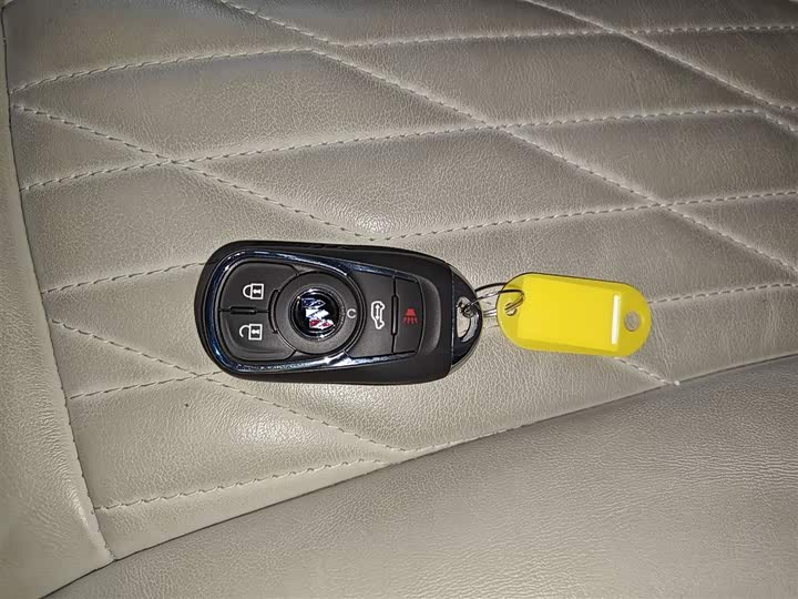 Фото 9 - Buick GL8 ES