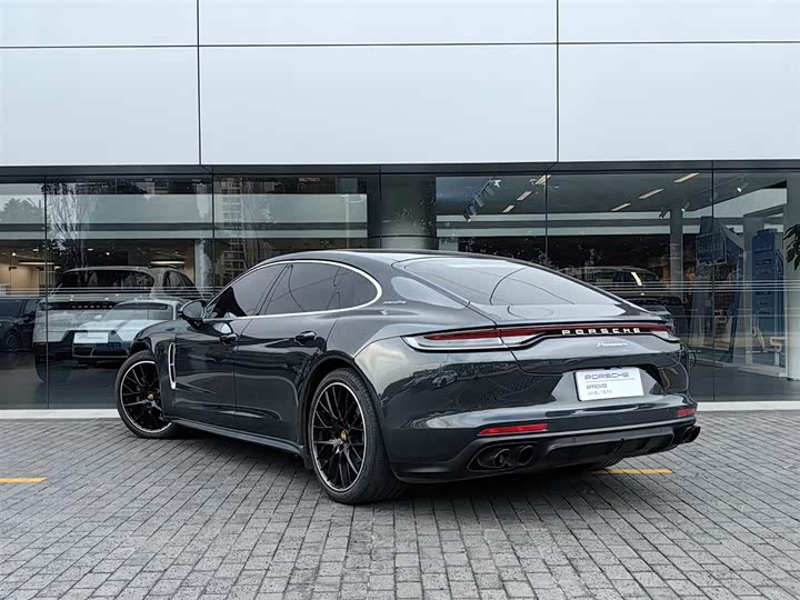 Фото 3 - Porsche Panamera