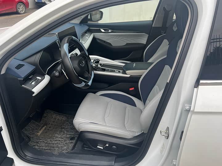 Фото 3 - Geely Preface