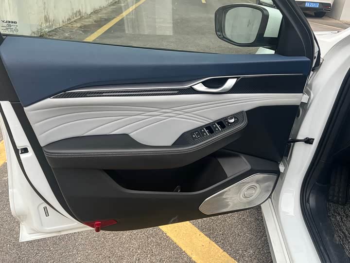 Фото 4 - Geely Preface