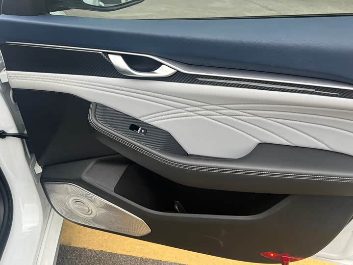 Фото 6 - Geely Preface