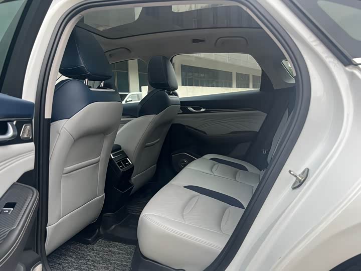 Фото 7 - Geely Preface