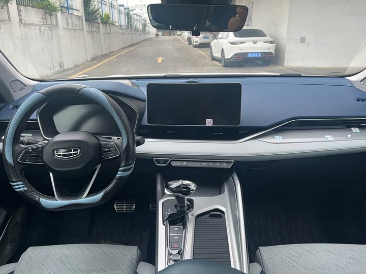 Фото 9 - Geely Preface