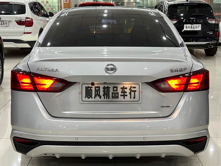 Фото 4 - Nissan Teana