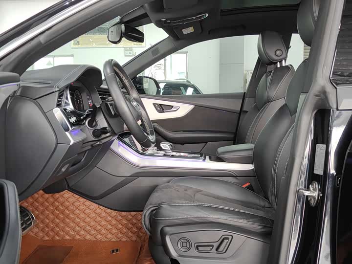 Фото 3 - Audi Q8