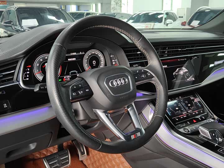 Фото 6 - Audi Q8