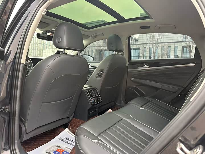 Фото 5 - Volkswagen Passat Hybrid