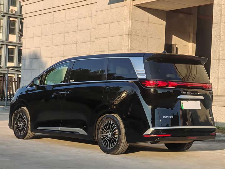 Фото 7 - Denza D9