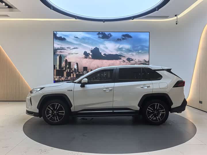 Фото 2 - Toyota Wildlander Hybrid