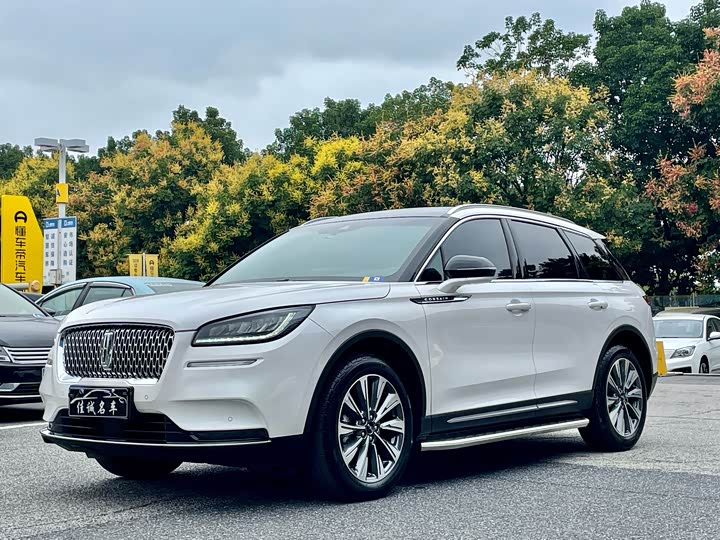 Фото 1 - Lincoln Corsair