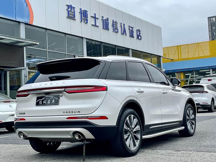 Фото 2 - Lincoln Corsair