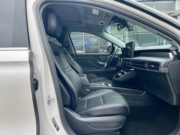 Фото 4 - Lincoln Corsair