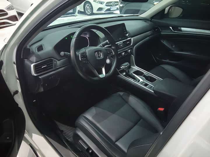 Фото 4 - Honda Accord