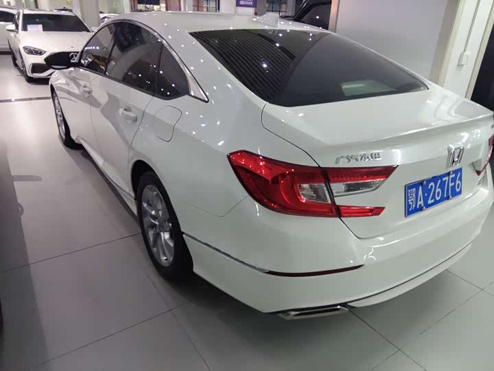 Фото 7 - Honda Accord