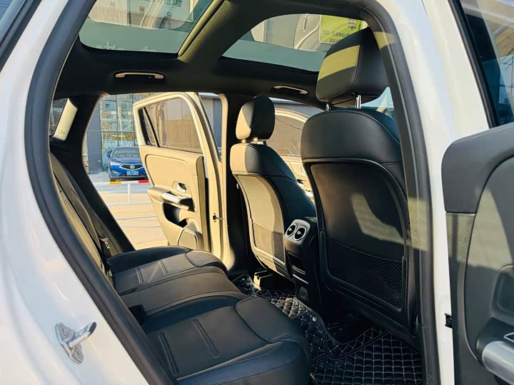 Фото 8 - Mercedes-Benz GLA-Class