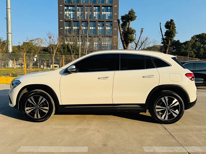 Фото 9 - Mercedes-Benz GLA-Class