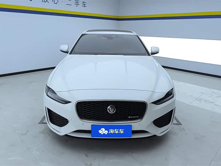 Фото 2 - Jaguar XE L