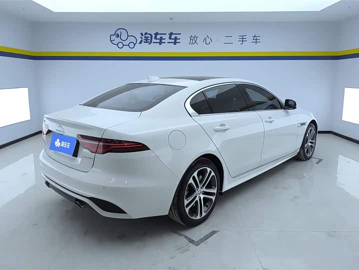 Фото 3 - Jaguar XE L