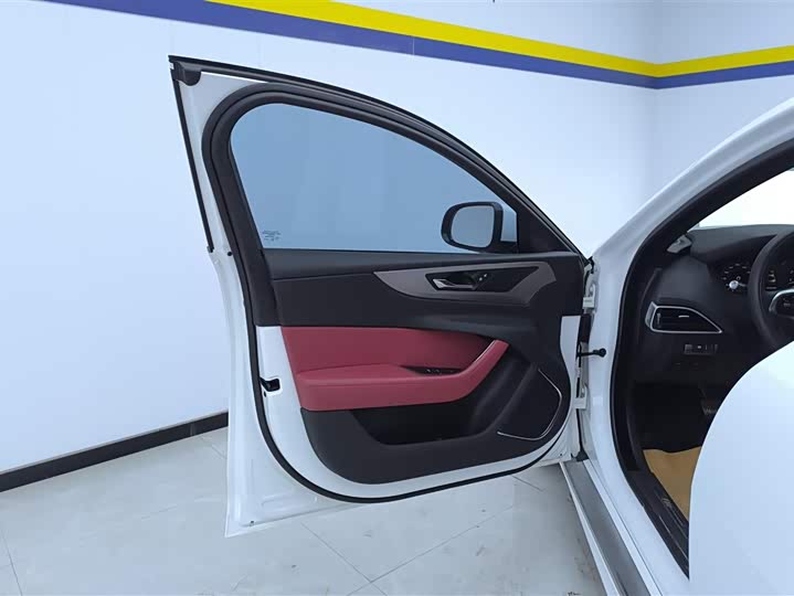 Фото 7 - Jaguar XE L