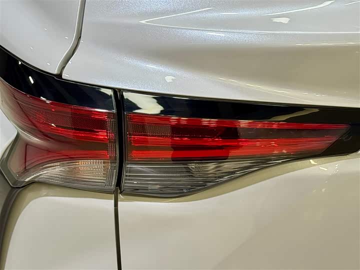 Фото 9 - Toyota Sienna