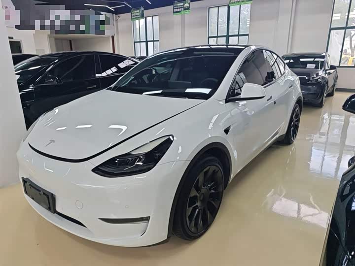 Фото 2 - Tesla Model Y