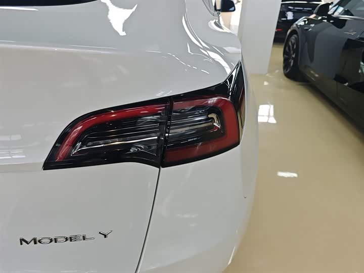 Фото 8 - Tesla Model Y