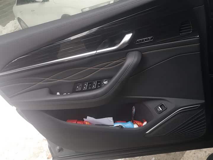 Фото 7 - Geely Monjaro