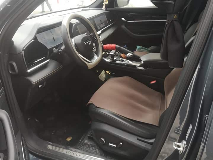 Фото 9 - Geely Monjaro