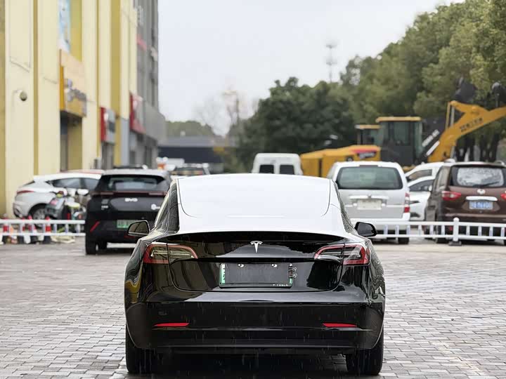 Фото 3 - Tesla Model 3