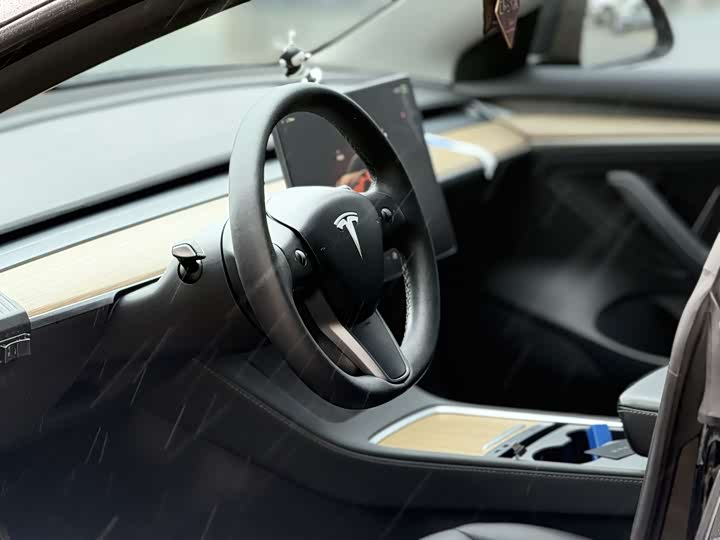 Фото 8 - Tesla Model 3