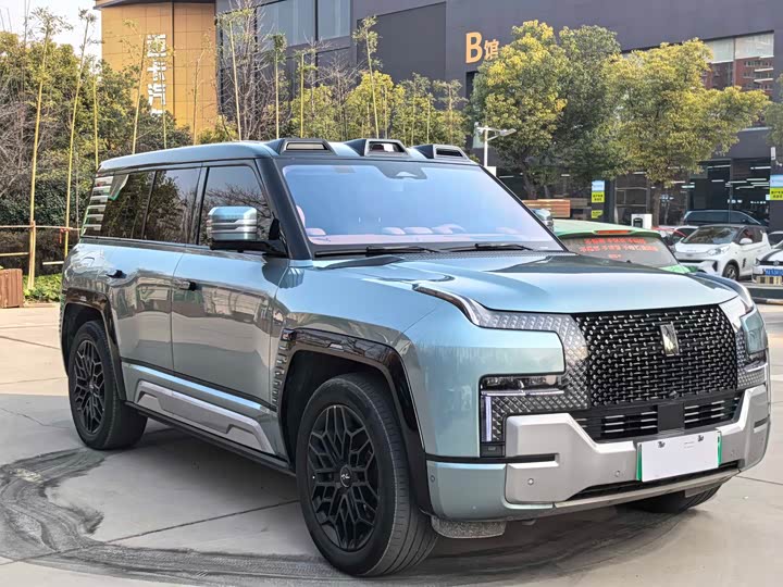 Фото 3 - BYD Yangwang U8