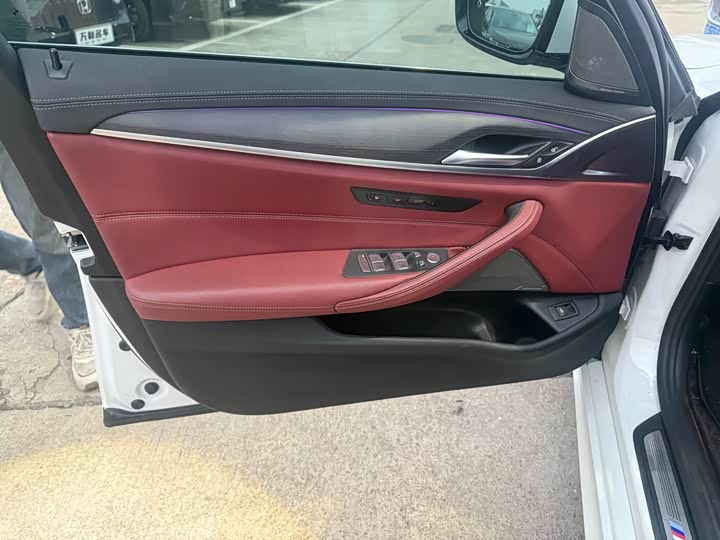 Фото 3 - BMW 5 Series