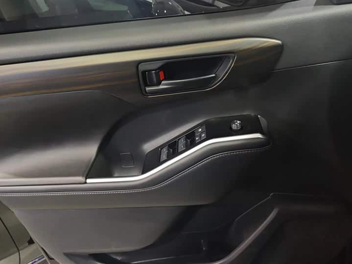 Фото 7 - Toyota Highlander