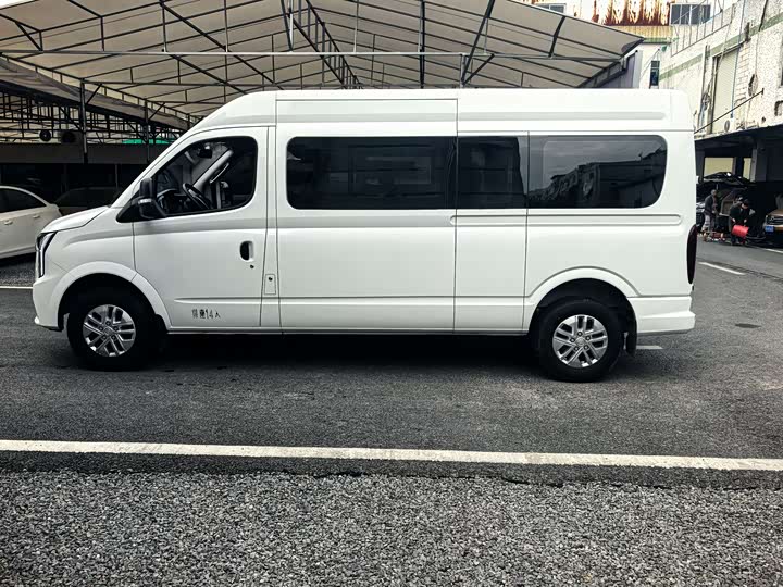 Фото 8 - Maxus V80