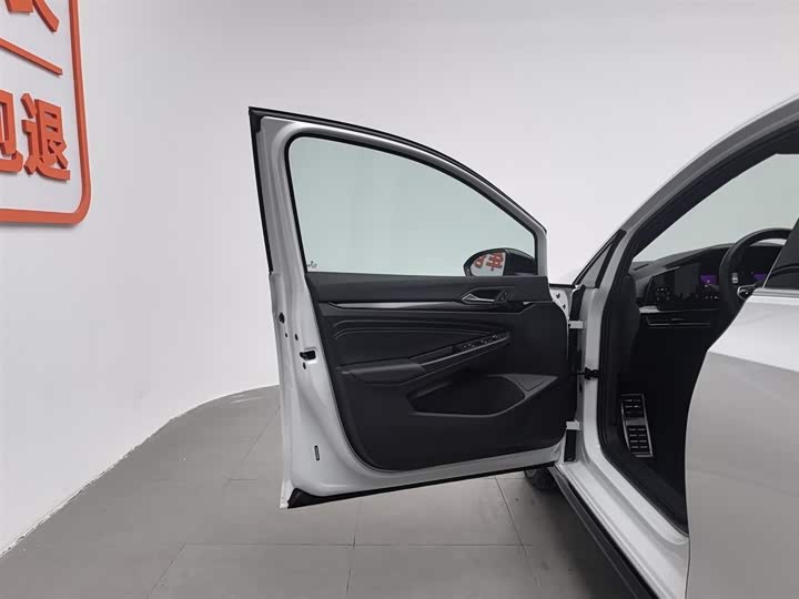 Фото 8 - Volkswagen Golf