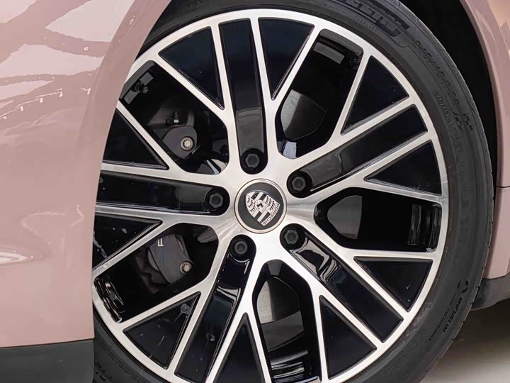 Фото 6 - Porsche Taycan