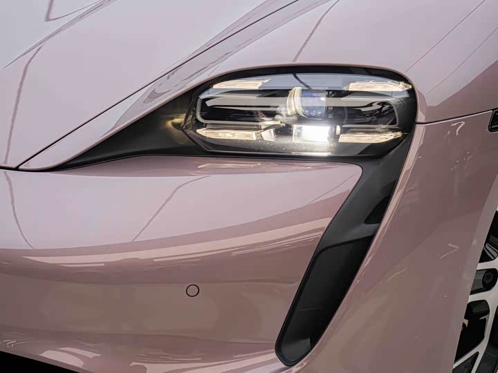 Фото 7 - Porsche Taycan