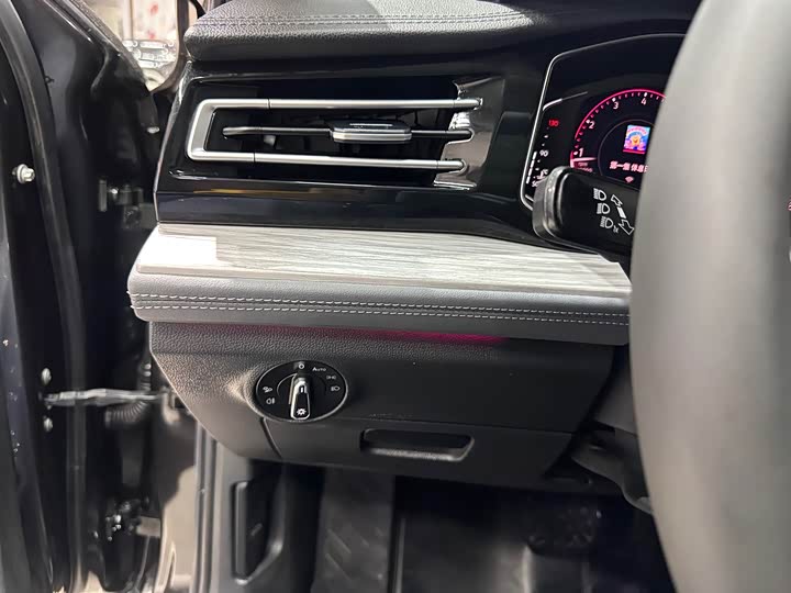 Фото 8 - Volkswagen Sagitar L