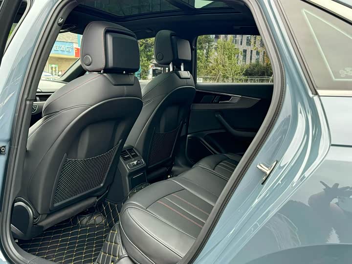 Фото 5 - Audi A4L