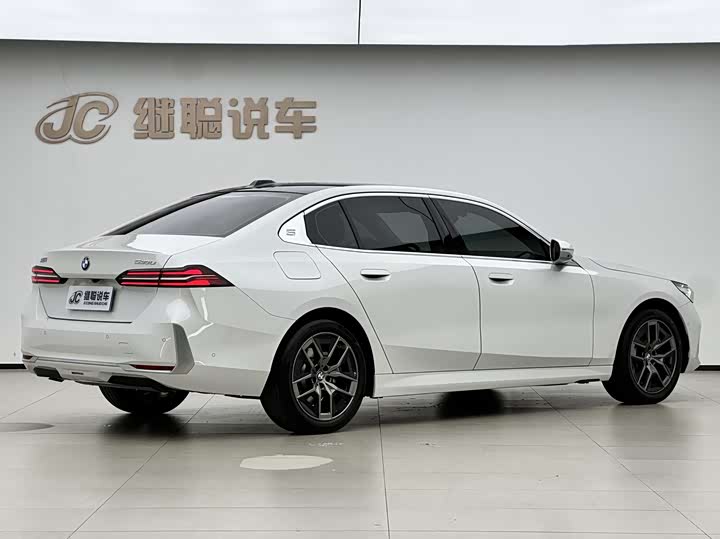 Фото 4 - BMW 5 Series