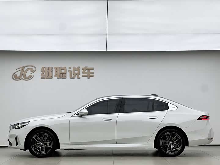 Фото 6 - BMW 5 Series