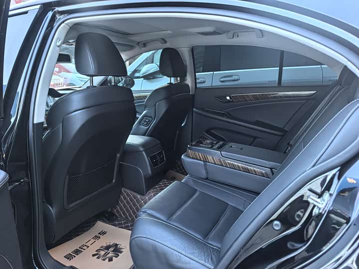 Фото 6 - Hongqi H7