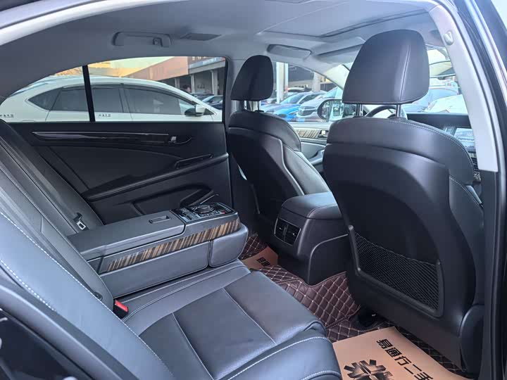 Фото 8 - Hongqi H7