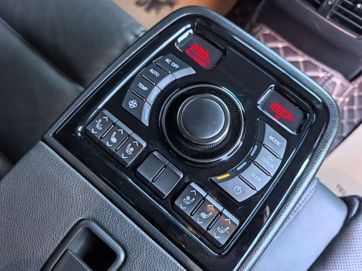 Фото 9 - Hongqi H7