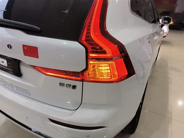 Фото 8 - Volvo XC60