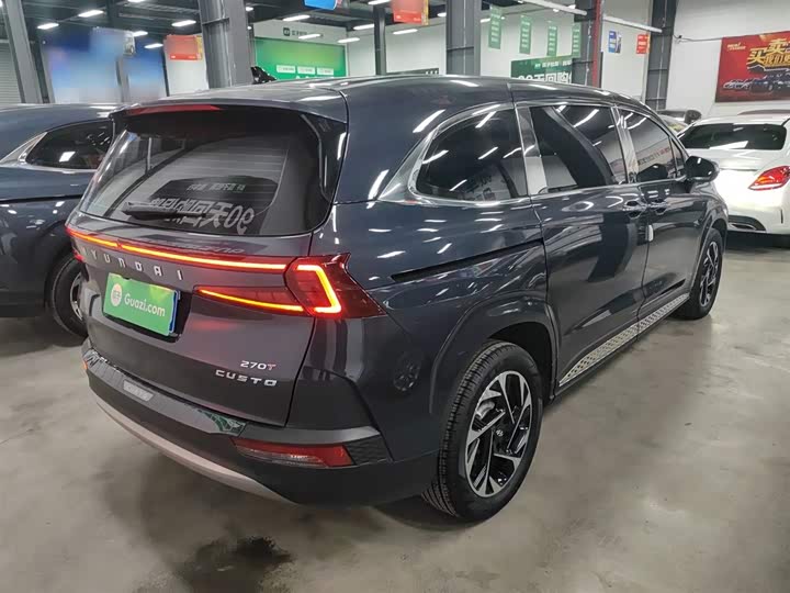 Фото 7 - Hyundai Custo