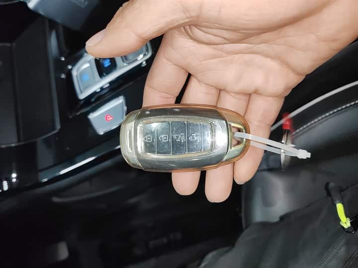 Фото 9 - Hyundai Custo