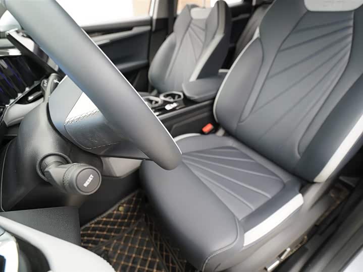 Фото 4 - Geely Atlas L