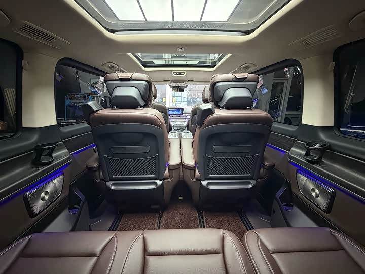 Фото 7 - Mercedes-Benz V-Class